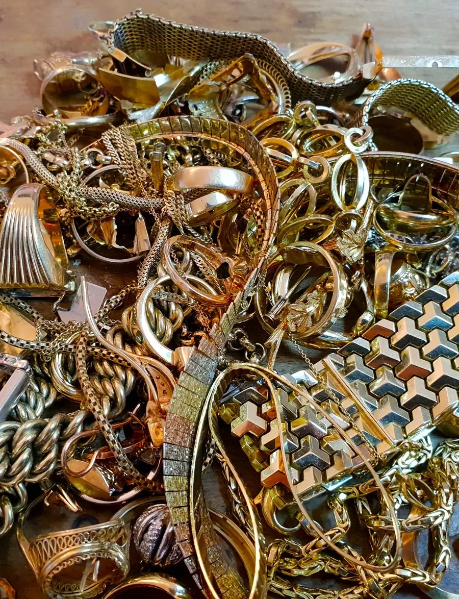 Altgoldschmuck vor der Einschmelzung